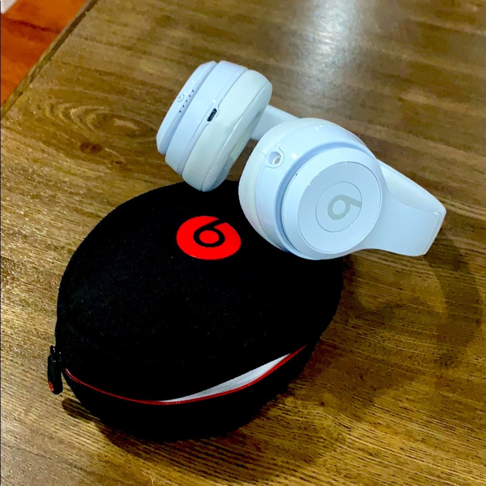 Beats Solo2 wireless Headphones